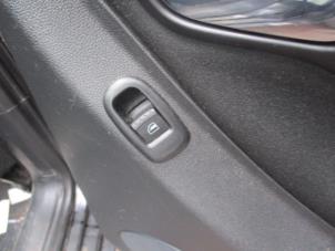 Gebruikte Ruit schakelaar elektrisch Seat Toledo (1M2) 1.6 16V Prijs op aanvraag aangeboden door Boekholt autodemontage B.V