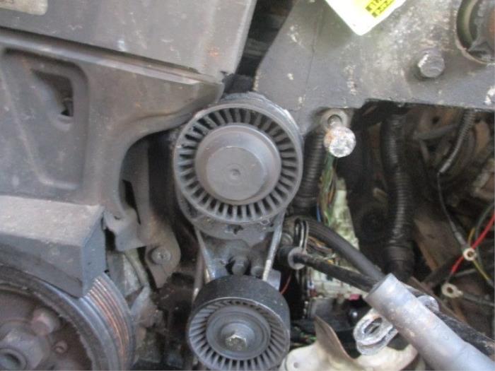 Gebruikte Spanrol Multiriem Volvo V70 (SW) 2.4 D5 20V Prijs € 35,00 Margeregeling aangeboden door Boekholt autodemontage B.V