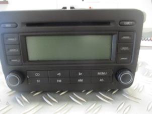 Gebruikte Radio CD Speler Volkswagen Touran (1T1/T2) 1.6 FSI 16V Prijs op aanvraag aangeboden door Boekholt autodemontage B.V
