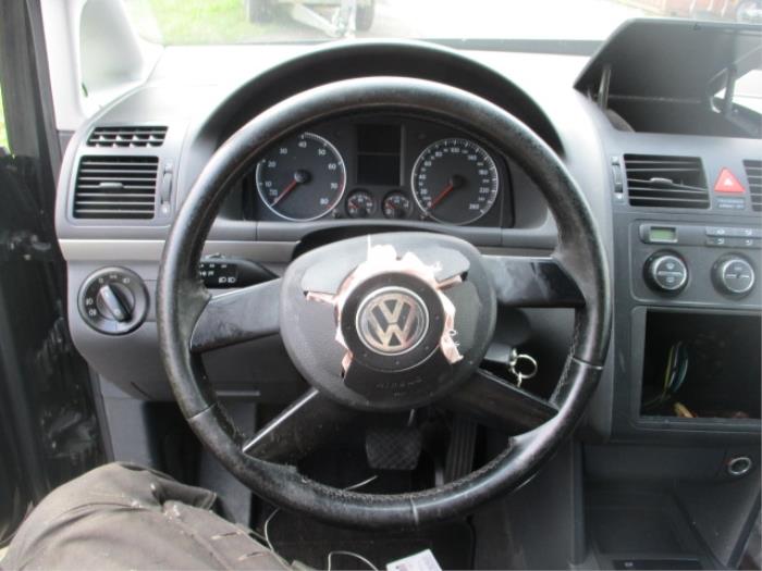 Stuurwiel van een Volkswagen Touran (1T1/T2) 1.6 FSI 16V 2005