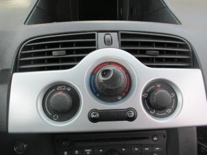 Gebruikte Schakelaar Achteruitverwarming Renault Kangoo Express (FW) 1.5 dCi 75 Prijs op aanvraag aangeboden door Boekholt autodemontage B.V