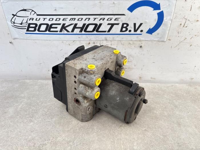 Gebruikte ABS Pomp Audi A4 (B5) 1.6 Prijs € 45,00 Margeregeling aangeboden door Boekholt autodemontage B.V