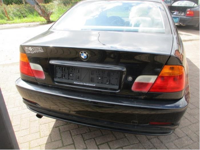 Achterlicht rechts van een BMW 3 serie (E46/2) 318 Ci 2000