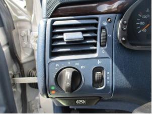 Gebruikte Licht Schakelaar Mercedes E Combi (S210) 2.3 E-230 16V Prijs op aanvraag aangeboden door Boekholt autodemontage B.V