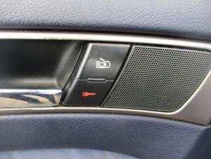 Gebruikte Centrale deurvergrendeling Schakelaar Audi A6 (C5) 2.4 V6 30V Prijs op aanvraag aangeboden door Boekholt autodemontage B.V