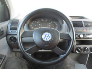Gebruikte Stuurwiel Volkswagen Polo IV (9N1/2/3) 1.4 16V Prijs € 35,00 Margeregeling aangeboden door Boekholt autodemontage B.V