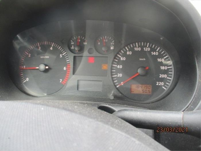 Kilometerteller KM van een Seat Ibiza II (6K1) 1.4 16V 2002
