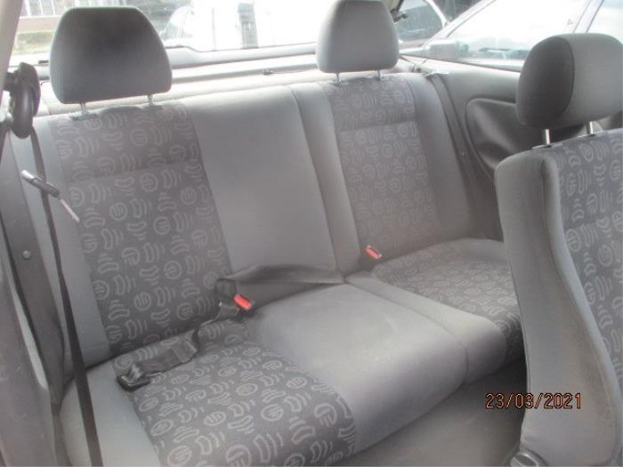 Hoofdsteun van een Seat Ibiza II (6K1) 1.4 16V 2002