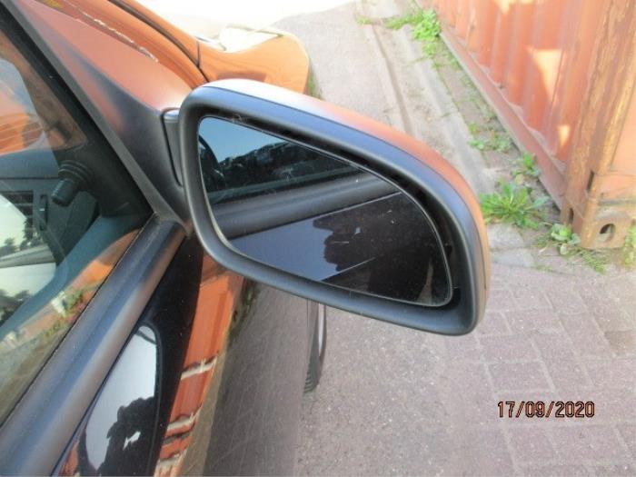 Buitenspiegel rechts van een Opel Astra H (L48) 1.9 CDTi 100 2006