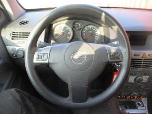 Gebruikte Radiobediening Stuur Opel Astra H (L48) 1.9 CDTi 100 Prijs € 50,00 Margeregeling aangeboden door Boekholt autodemontage B.V
