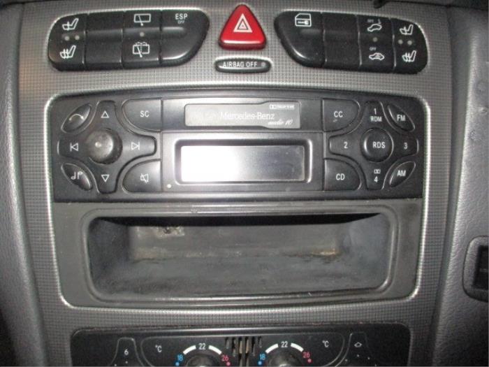 Schakelaar Stoelverwarming van een Mercedes-Benz C Combi (S203) 2.6 C-240 18V 2002