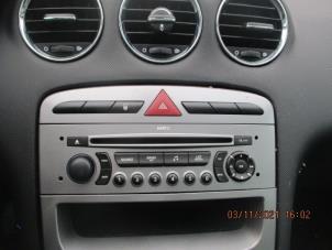 Gebruikte Radio CD Speler Peugeot 308 (4A/C) 1.6 VTI 16V Prijs € 30,00 Margeregeling aangeboden door Boekholt autodemontage B.V