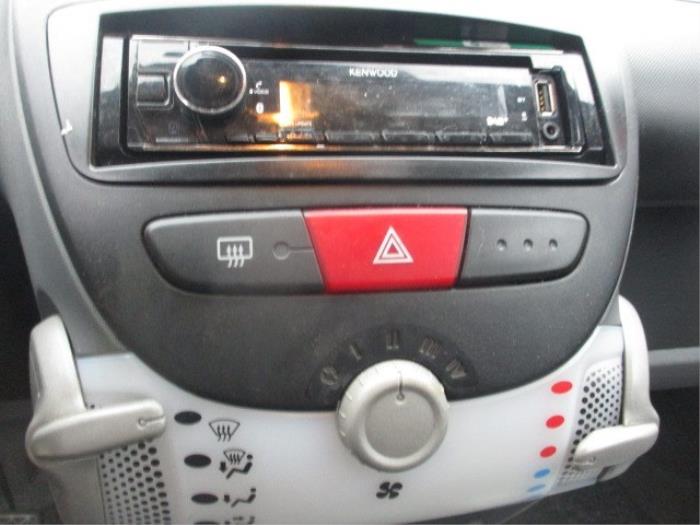 Alarmlicht Schakelaar van een Peugeot 107 1.0 12V 2010