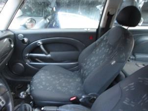 Gebruikte Hoofdsteun BMW Mini One/Cooper (R50) 1.6 16V One Prijs € 25,00 Margeregeling aangeboden door Boekholt autodemontage B.V