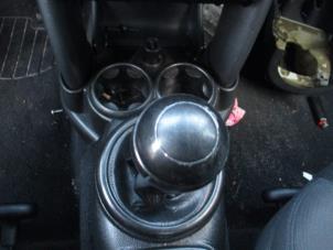 Gebruikte Versnellingspook BMW Mini One/Cooper (R50) 1.6 16V One Prijs € 65,00 Margeregeling aangeboden door Boekholt autodemontage B.V