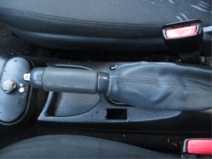 Gebruikte Handrem Mechaniek BMW Mini (R50/53) 1.6 16V One Prijs € 65,00 Margeregeling aangeboden door Boekholt autodemontage B.V
