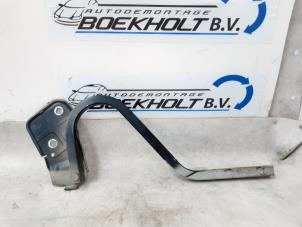 Gebruikte Motorkap Scharnier BMW Mini One/Cooper (R50) 1.6 16V One Prijs € 25,00 Margeregeling aangeboden door Boekholt autodemontage B.V