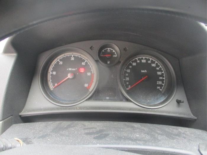 Cockpit van een Opel Astra H (L48) 1.9 CDTi 100 2006