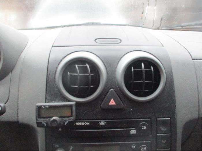 Gevarenlicht Schakelaar van een Ford Fusion 1.4 16V 2003