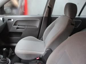 Gebruikte Voorstoel rechts Ford Fusion 1.4 16V Prijs op aanvraag aangeboden door Boekholt autodemontage B.V