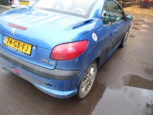 Gebruikte Achterlicht rechts Peugeot 206 CC (2D) 2.0 16V Prijs € 30,00 Margeregeling aangeboden door Boekholt autodemontage B.V