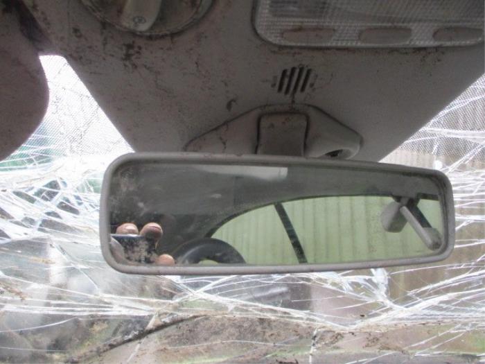 Binnenspiegel van een Citroën C3 Pluriel (HB) 1.6 16V 2004
