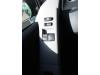 Schakelaar Elektrisch Raam van een Toyota Yaris II (P9), 2005 / 2014 1.3 16V VVT-i, Hatchback, Benzine, 1.298cc, 64kW (87pk), FWD, 2SZFE, 2005-08 / 2010-11, SCP90 2006