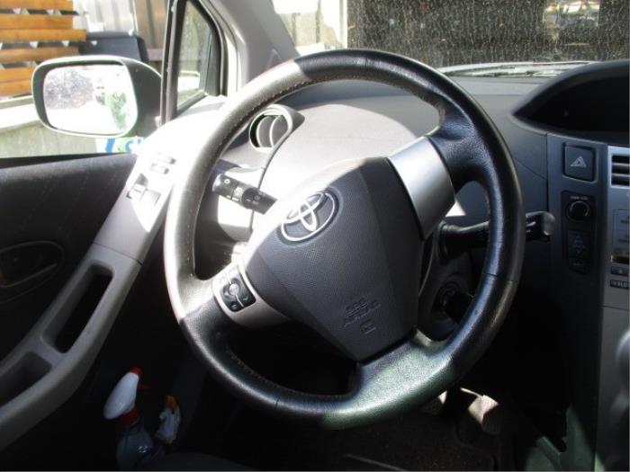 Airbag links (Stuur) van een Toyota Yaris II (P9) 1.3 16V VVT-i 2006
