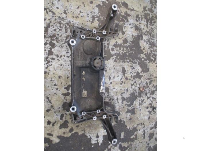 Gebruikte Subframe Volkswagen Passat Variant (3C5) 2.0 TDI 140 Prijs € 65,00 Margeregeling aangeboden door Boekholt autodemontage B.V