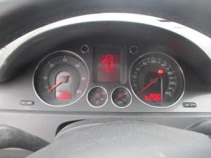 Gebruikte Cockpit Volkswagen Passat Variant (3C5) 2.0 TDI 140 Prijs € 100,00 Margeregeling aangeboden door Boekholt autodemontage B.V