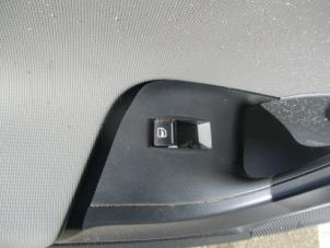 Gebruikte Elektrisch Raam Schakelaar Seat Ibiza IV (6J5) 1.2 TDI Ecomotive Prijs € 15,00 Margeregeling aangeboden door Boekholt autodemontage B.V
