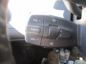 Gebruikte Radiobediening Stuur Seat Ibiza IV (6J5) 1.2 TDI Ecomotive Prijs € 25,00 Margeregeling aangeboden door Boekholt autodemontage B.V