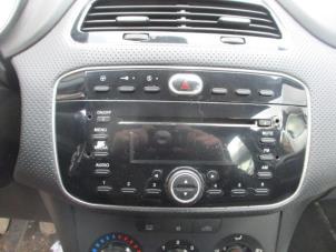 Gebruikte Radio CD Speler Fiat Punto Evo (199) 1.3 JTD Multijet 85 16V Euro 5 Prijs € 50,00 Margeregeling aangeboden door Boekholt autodemontage B.V
