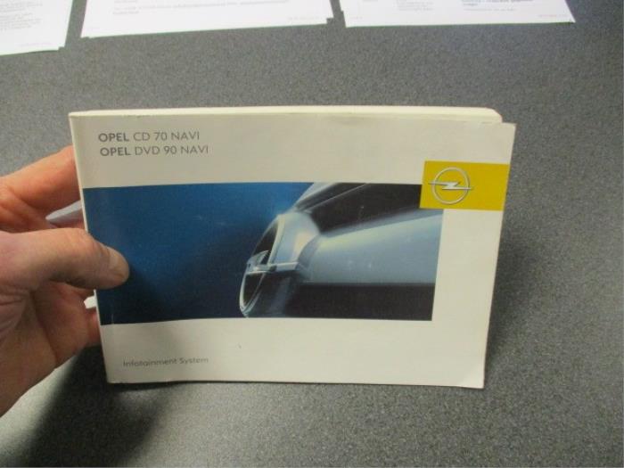 Radio CD Speler van een Opel Astra H GTC (L08) 1.8 16V 2009