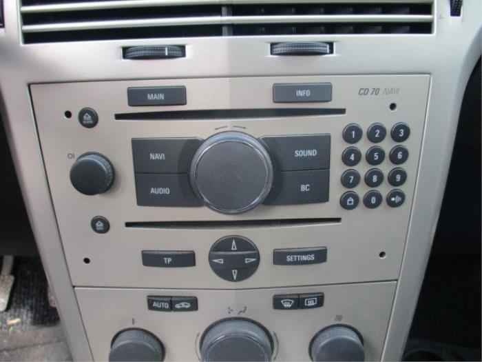 Radio CD Speler van een Opel Astra H GTC (L08) 1.8 16V 2009