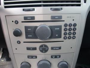 Gebruikte Radio CD Speler Opel Astra H GTC (L08) 1.8 16V Prijs € 50,00 Margeregeling aangeboden door Boekholt autodemontage B.V
