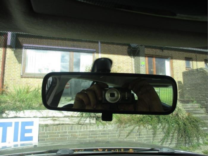 Spiegel binnen van een Ford Mondeo III Wagon 1.8 16V 2003