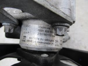 Pomp Servo van een Opel Vectra B (36) 2.5 V6 24V 1999