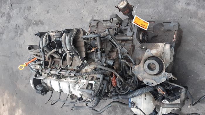Motor van een Volkswagen Polo III (6N2) 1.4 2000