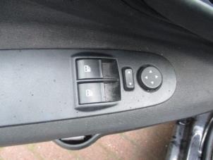 Gebruikte Ruit schakelaar elektrisch Fiat Punto Evo (199) 1.3 JTD Multijet 85 16V Euro 5 Prijs € 35,00 Margeregeling aangeboden door Boekholt autodemontage B.V