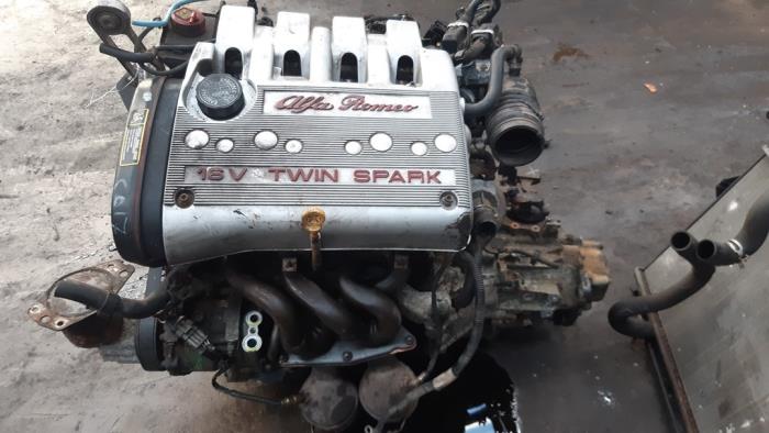 Motor van een Alfa Romeo 156 Sportwagon (932) 1.8 Twin Spark 16V 2003