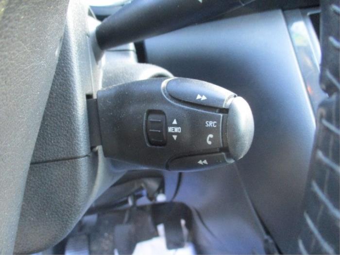 Radiobediening Stuur van een Peugeot 3008 I (0U/HU) 1.6 VTI 16V 2009