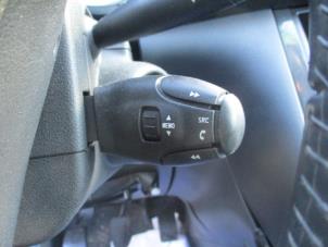 Gebruikte Radiobediening Stuur Peugeot 3008 I (0U/HU) 1.6 VTI 16V Prijs € 30,00 Margeregeling aangeboden door Boekholt autodemontage B.V