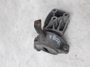 Gebruikte Motorsteun Opel Combo 1.3 CDTI 16V ecoFlex Prijs € 25,00 Margeregeling aangeboden door Boekholt autodemontage B.V