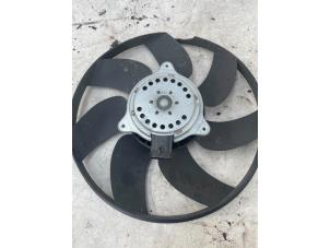 Gebruikte Fan Radiateur Peugeot 208 I (CA/CC/CK/CL) 1.2 Vti 12V PureTech 82 Prijs € 40,00 Margeregeling aangeboden door Boekholt autodemontage B.V