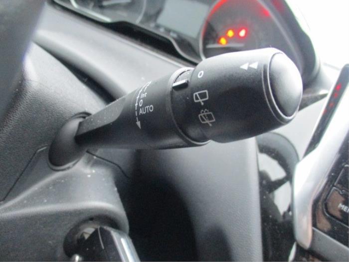Richtingaanwijzer rechts van een Peugeot 208 I (CA/CC/CK/CL) 1.2 Vti 12V PureTech 82 2013
