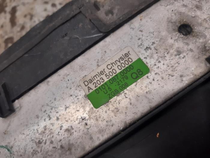 Intercooler van een Mercedes-Benz C (W203) 1.8 C-200K 16V 2002