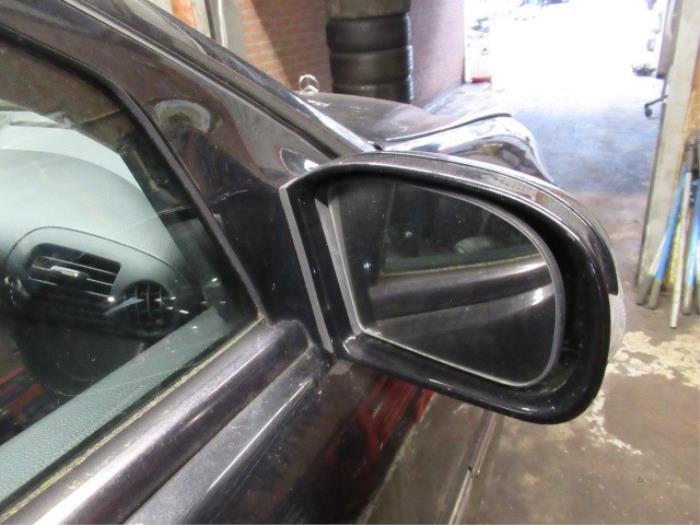 Buitenspiegel rechts van een Mercedes-Benz C (W203) 1.8 C-200K 16V 2002