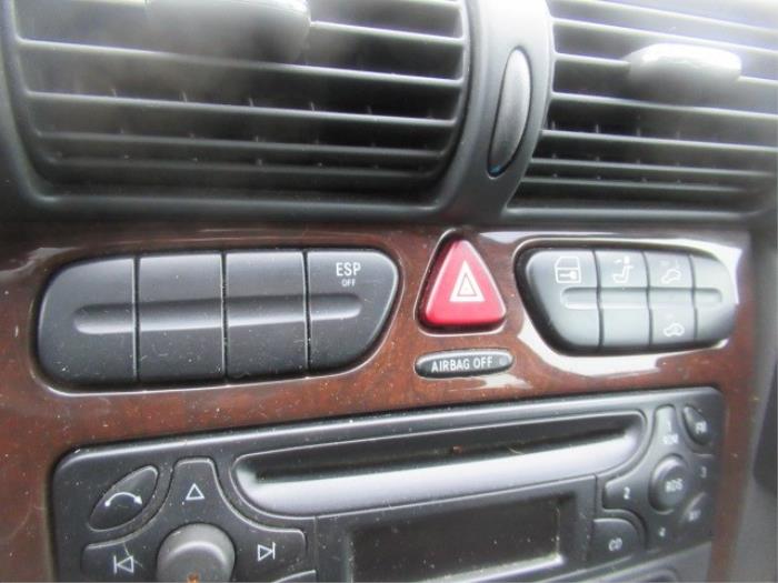 Schakelaar Paniekverlichting van een Mercedes-Benz C (W203) 2.2 C-220 CDI 16V 2001