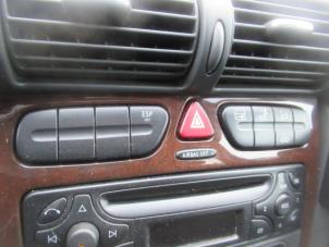 Gebruikte Gevarenlicht Schakelaar Mercedes C (W203) 2.2 C-220 CDI 16V Prijs € 35,00 Margeregeling aangeboden door Boekholt autodemontage B.V